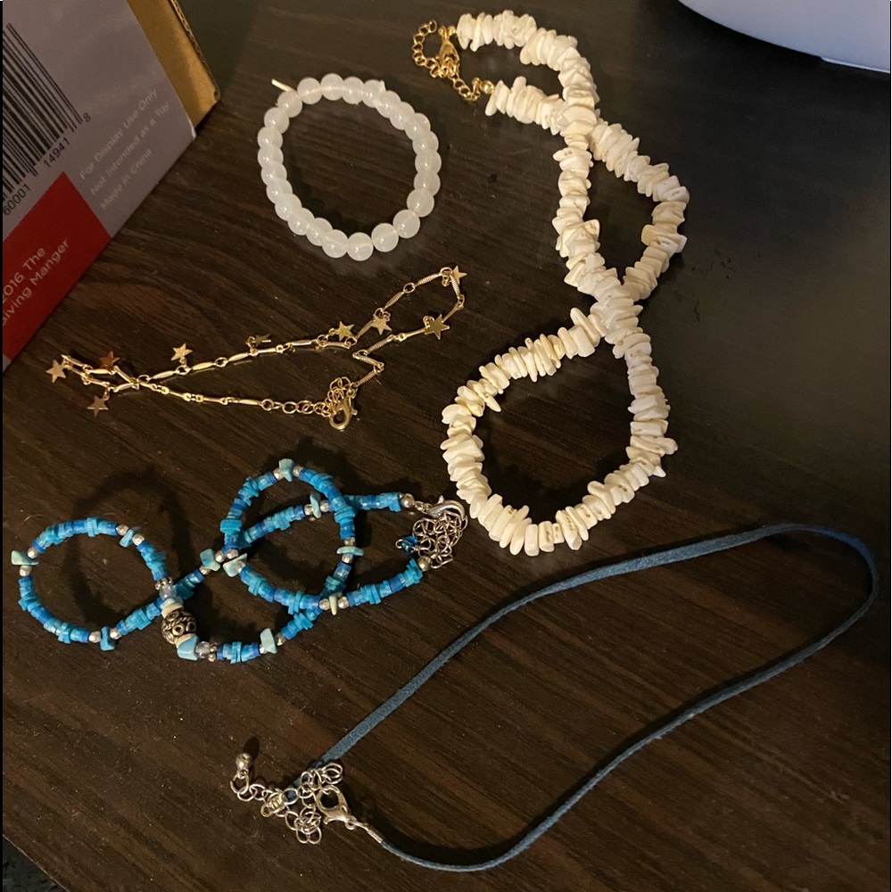 📣 3/$20!!!  Necklaces & bracelet